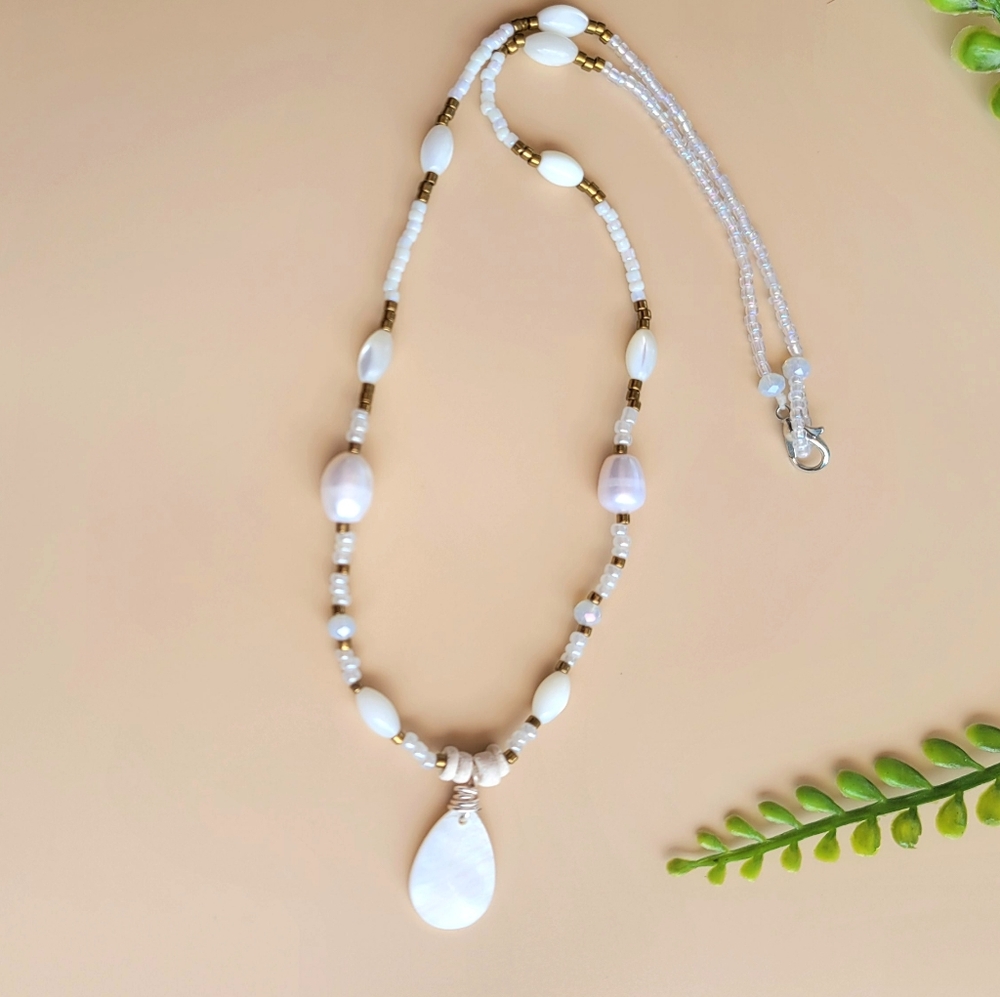Handmade Beaded Shell & Pearl Choker Necklace - Picture 4 of 5